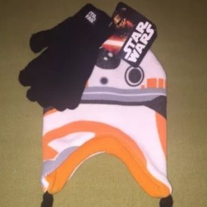 New with Tags Star Wars BB8 Knit Hat & Gloves